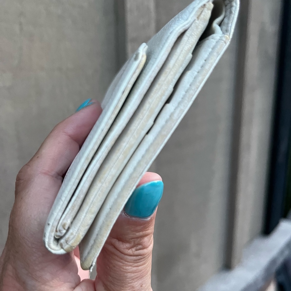VINTAGE Caviar Timeless CC BIFOLD Wallet in White - Picture 8 of 16